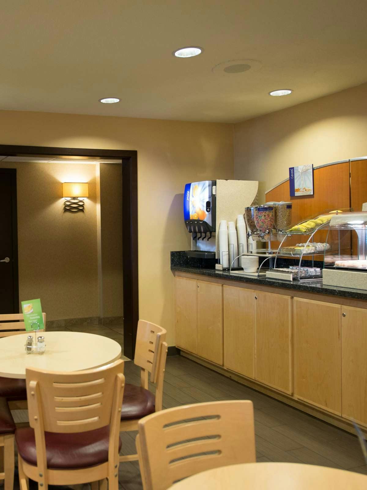 Hotel Holiday Inn Express Troutdale photo 5