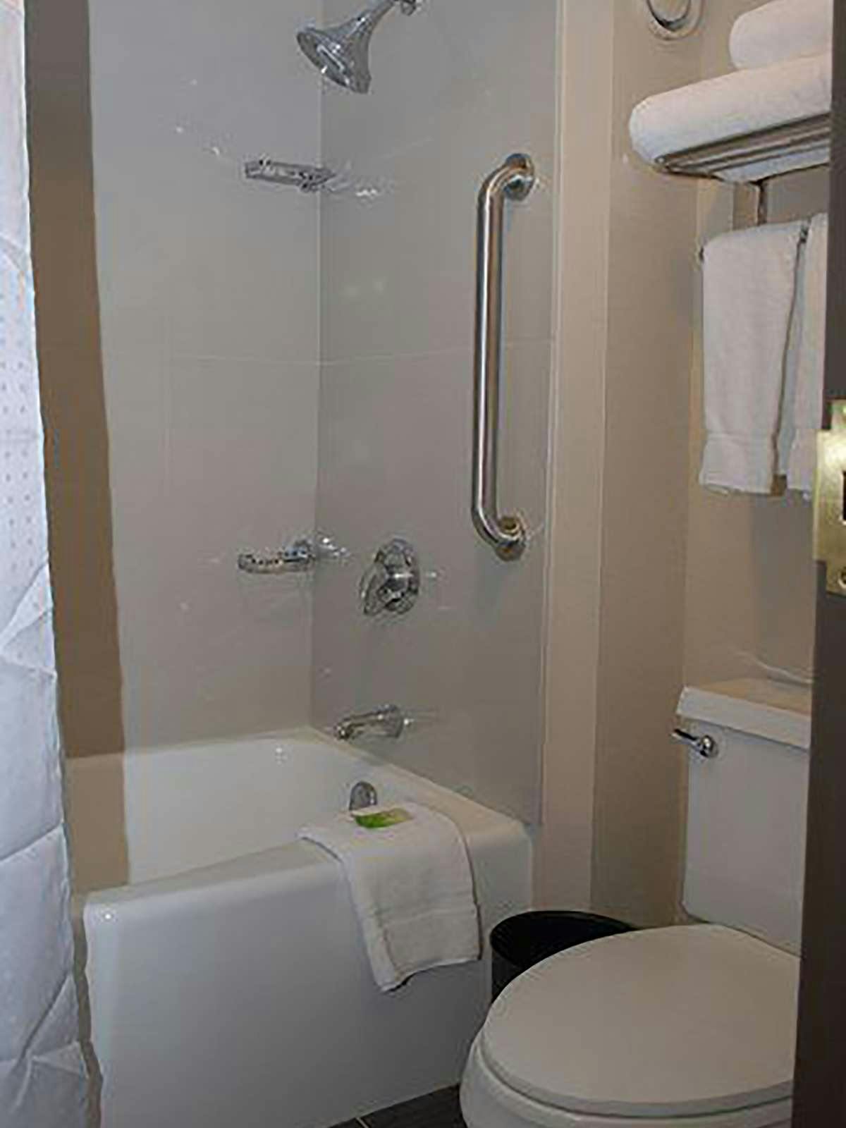 Hotel Holiday Inn Express Boise-University Area photo 2