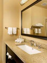 Hotel Holiday Inn Express Hotel & Suites Denton photo 2
