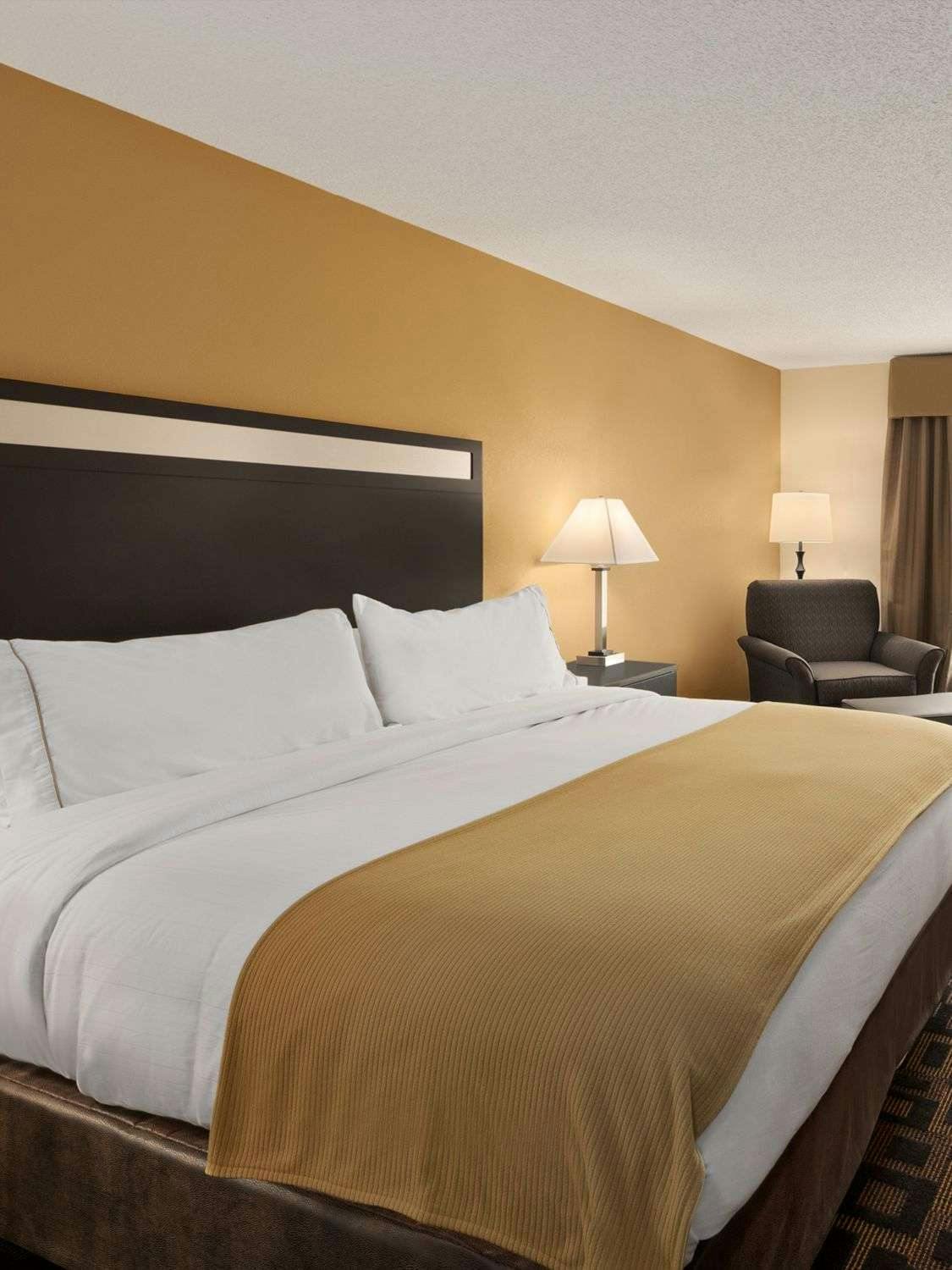 Hotel Holiday Inn Express Hotel & Suites Marysville photo 1