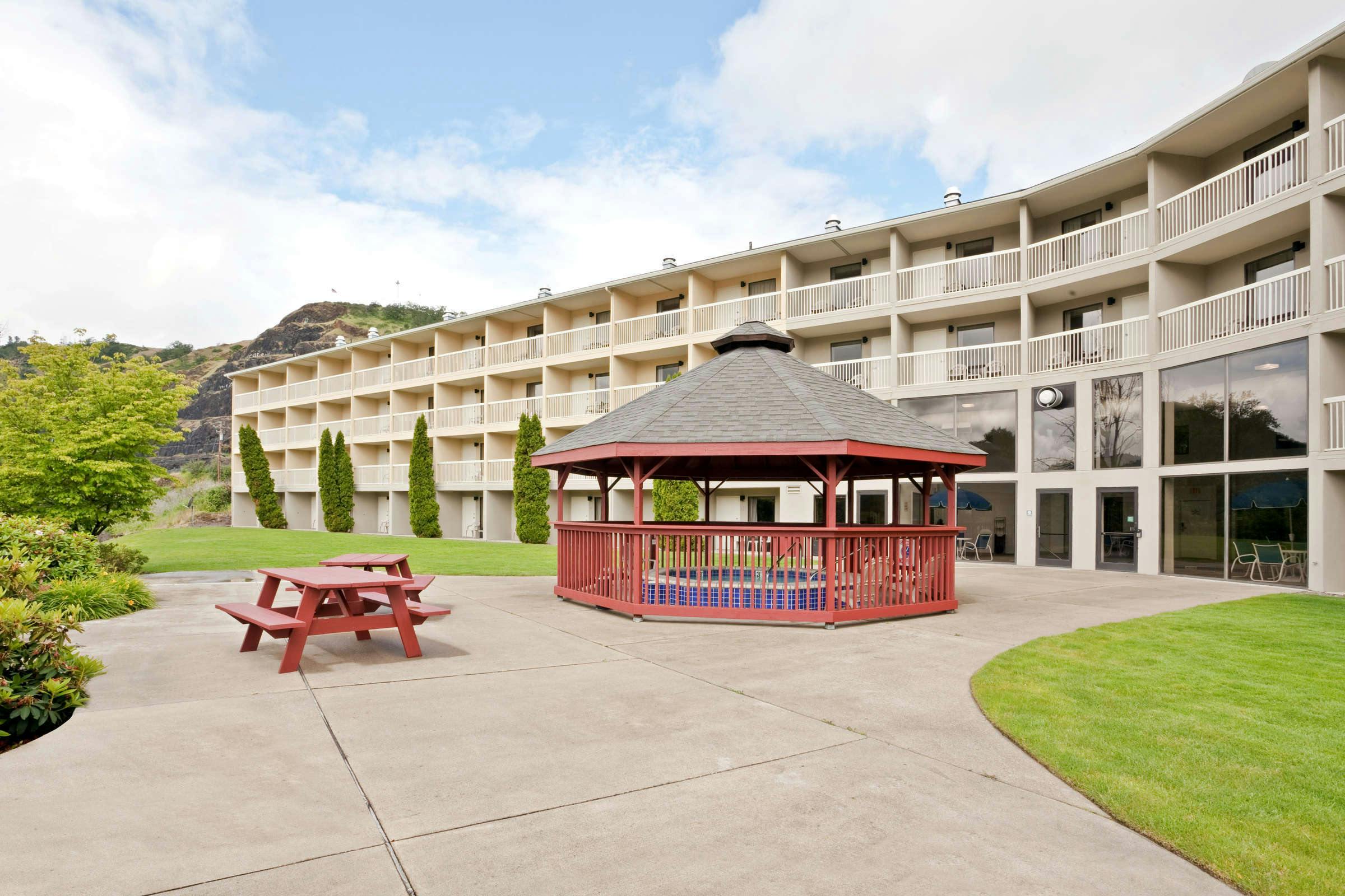 Hotel Holiday Inn Express Roseburg photo 1