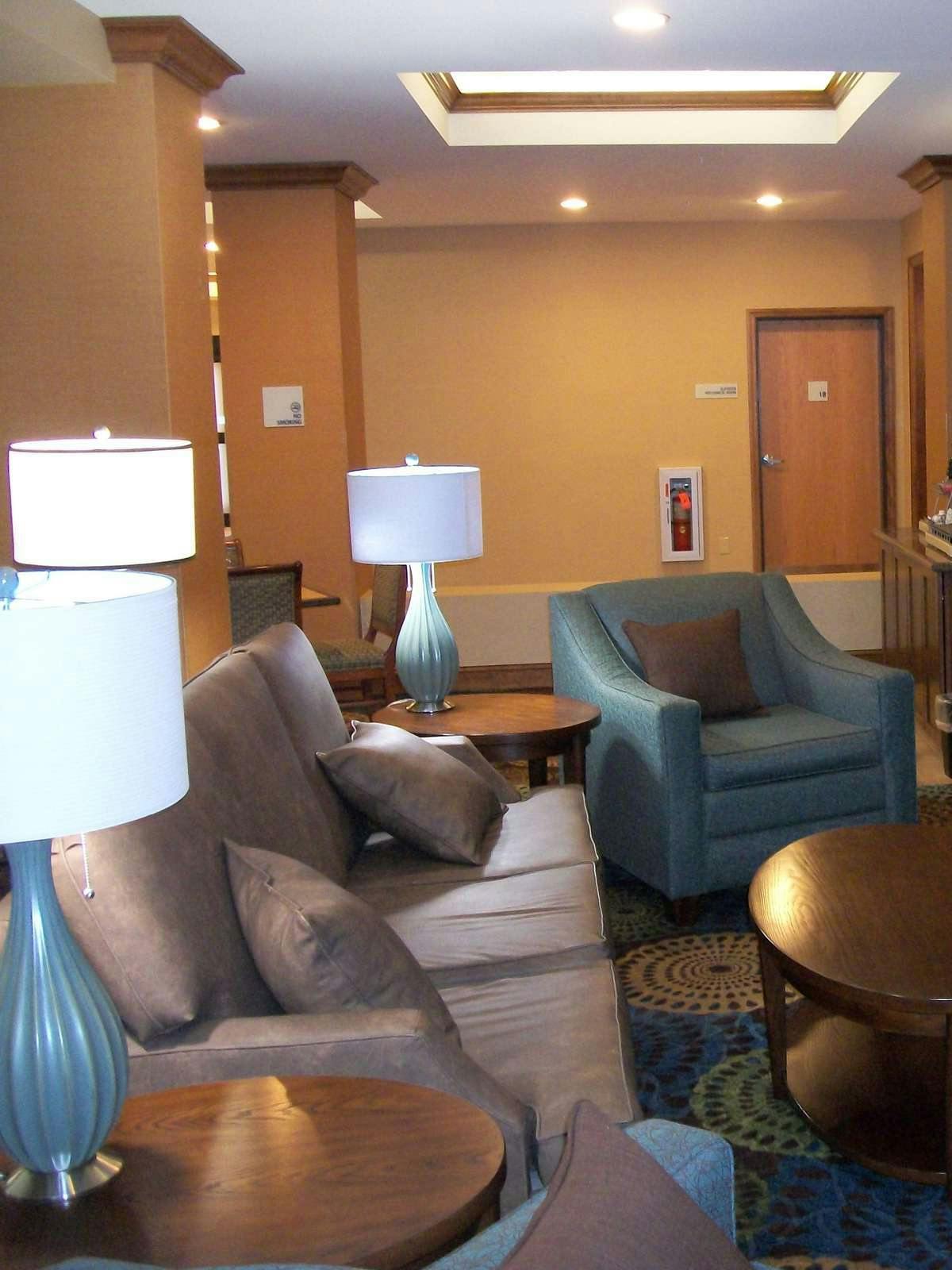 Hotel Holiday Inn Express Cortland photo 2
