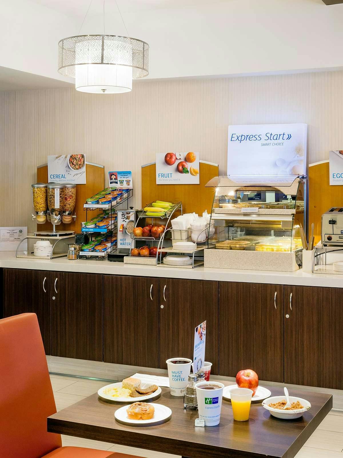 Hotel Holiday Inn Express Simi Valley photo 3