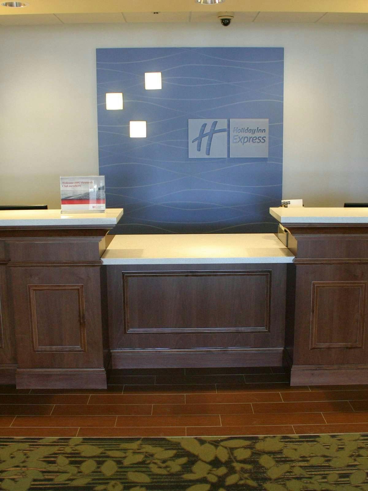 Hotel Holiday Inn Express Hotel & Suites Willmar photo 1