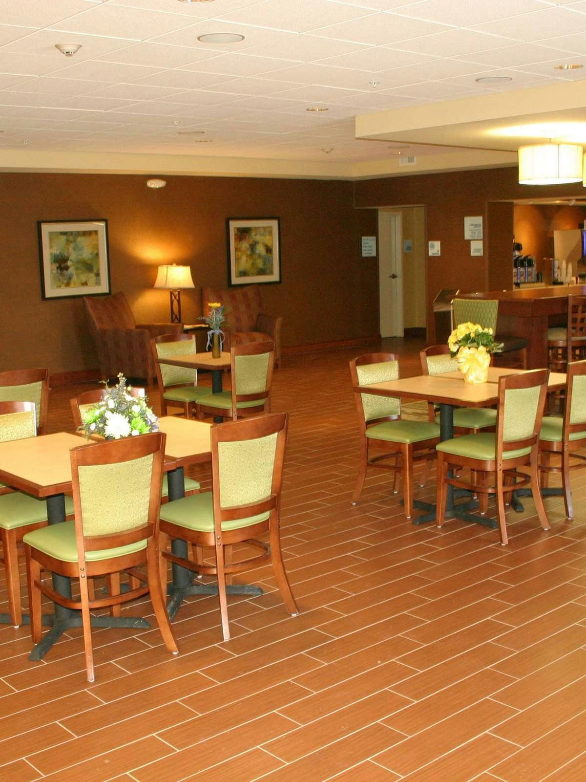 Hotel Holiday Inn Express Hotel & Suites Willmar photo 2