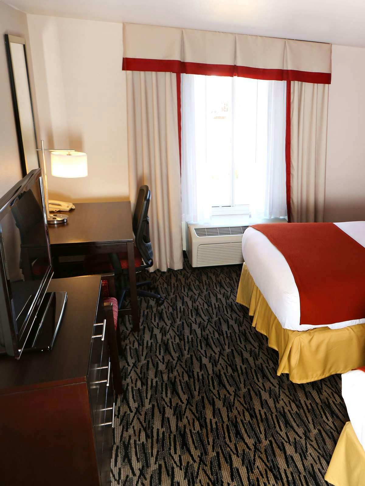 Hotel Holiday Inn Express Hotel & Suites Sumter photo 2