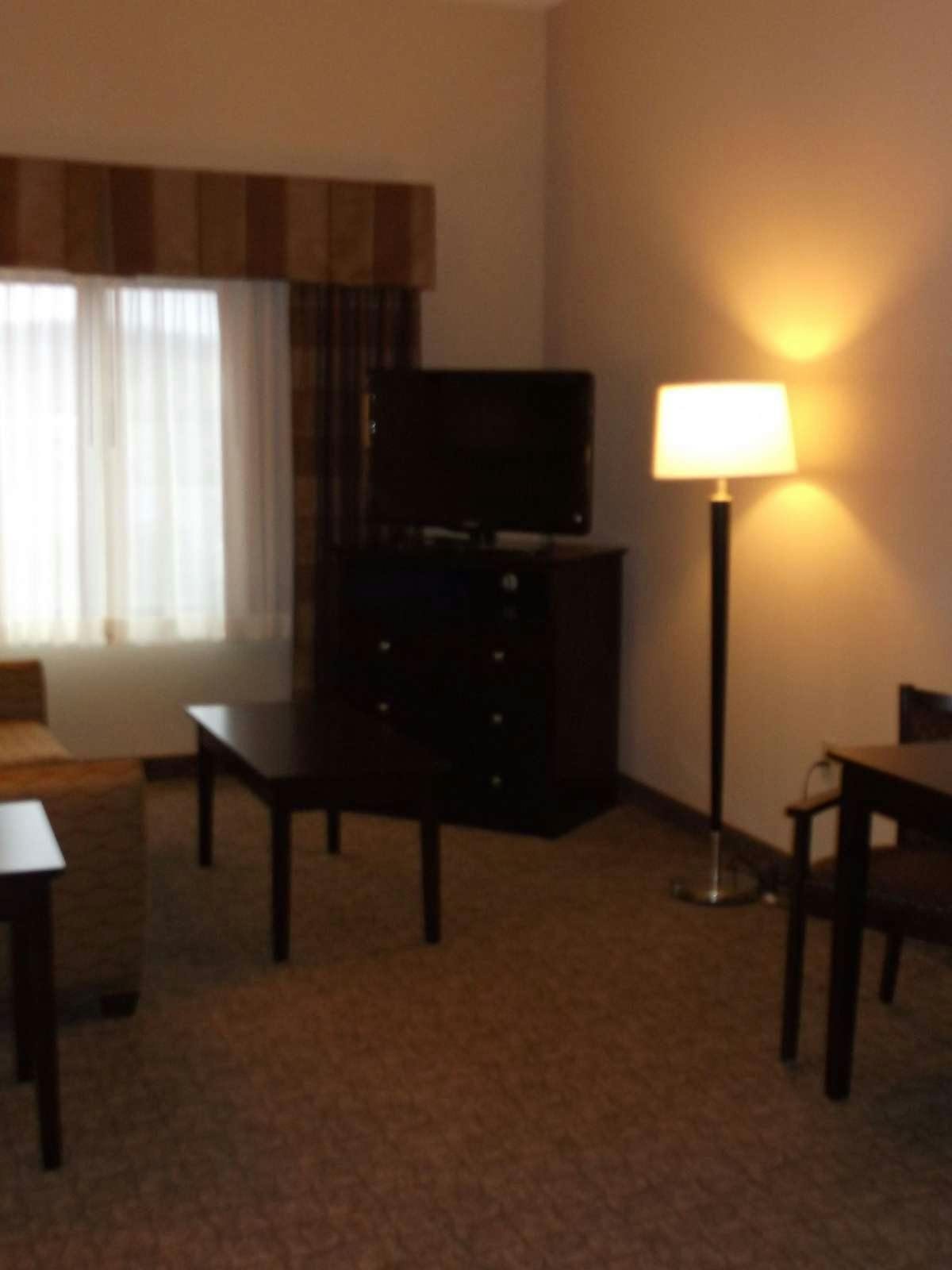 Hotel Holiday Inn Express Hotel & Suites Fairmont photo 3