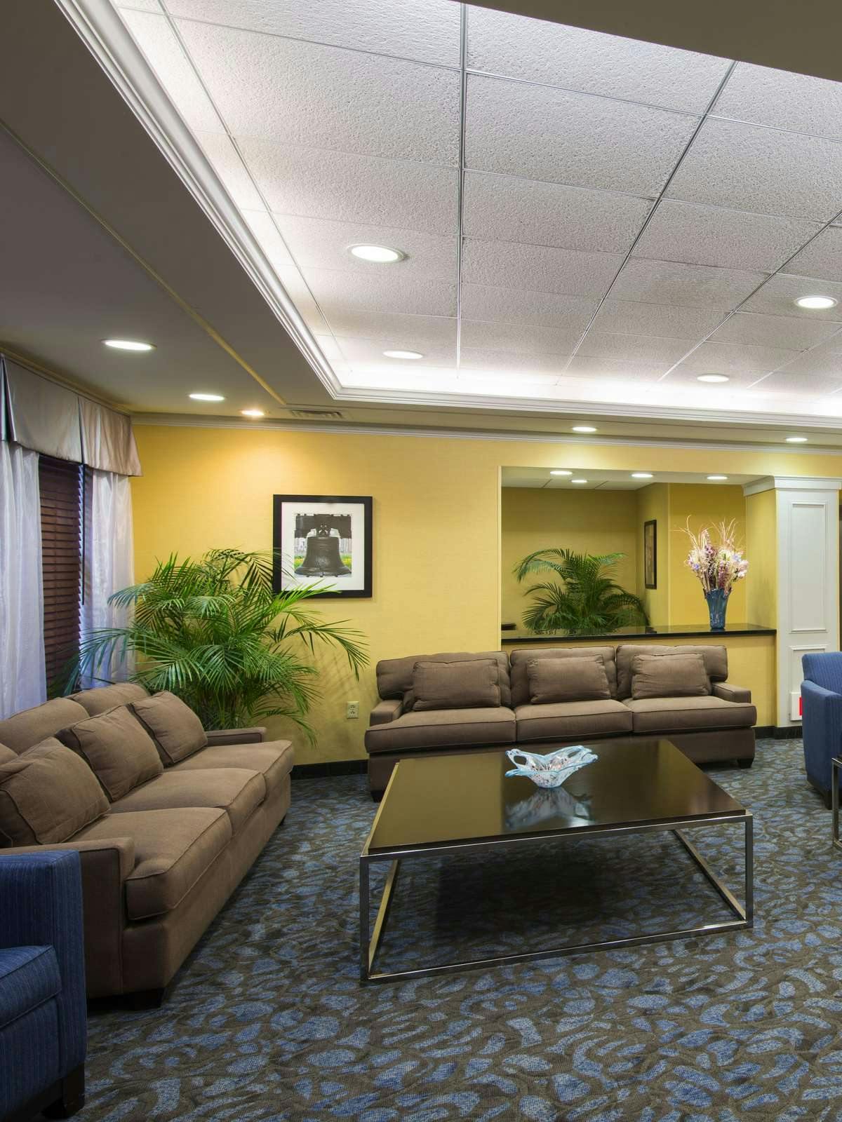 Hotel Holiday Inn Express Hotel & Suites King of Prussia photo 4