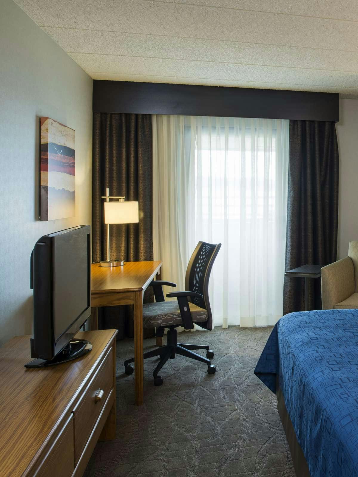 Hotel Holiday Inn Express Hotel & Suites King of Prussia photo 2