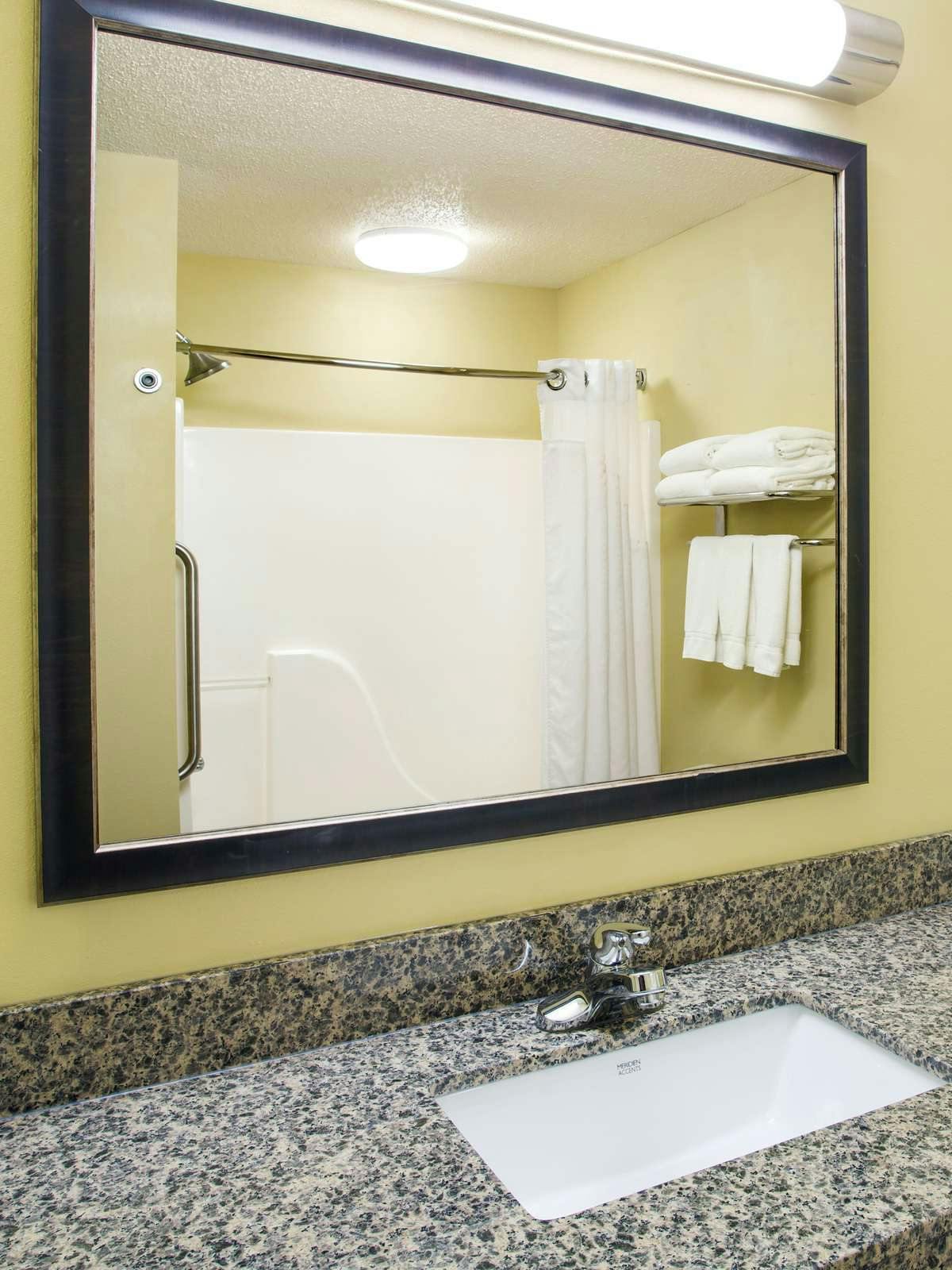 Hotel Holiday Inn Express Hotel & Suites Martinsville photo 2