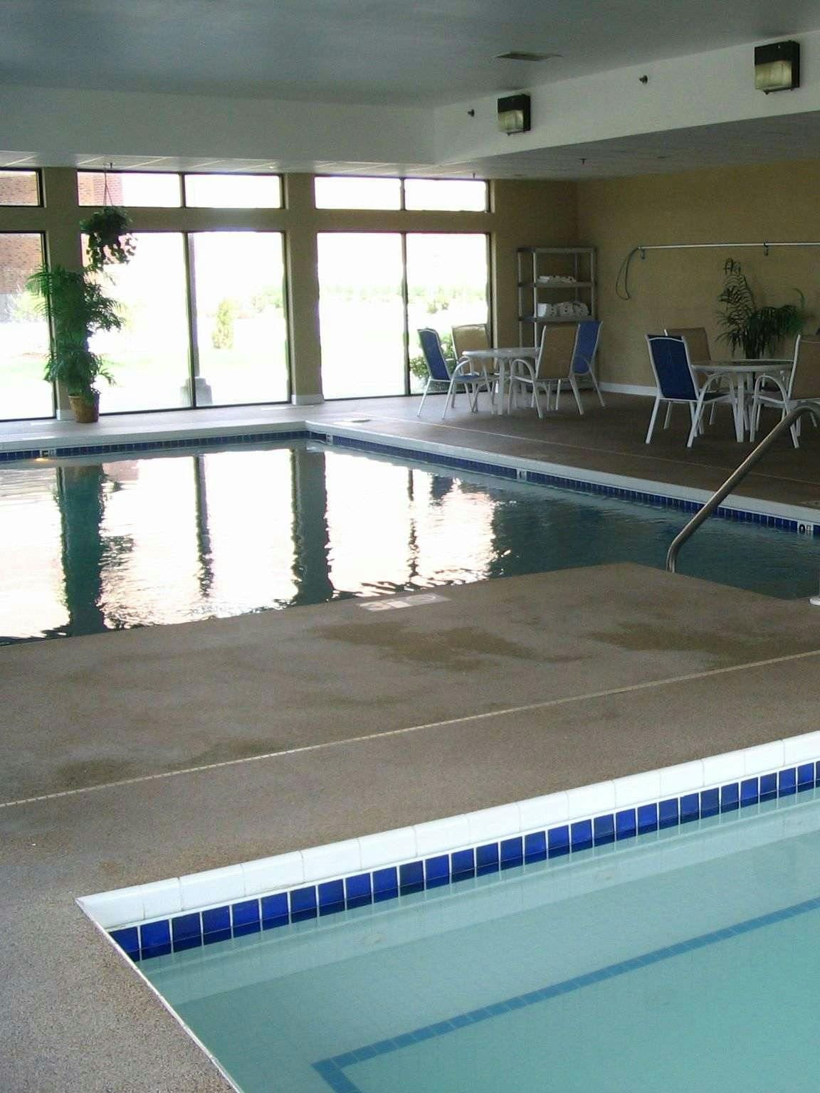 Hotel Holiday Inn Express Hotel & Suites Delafield photo 4