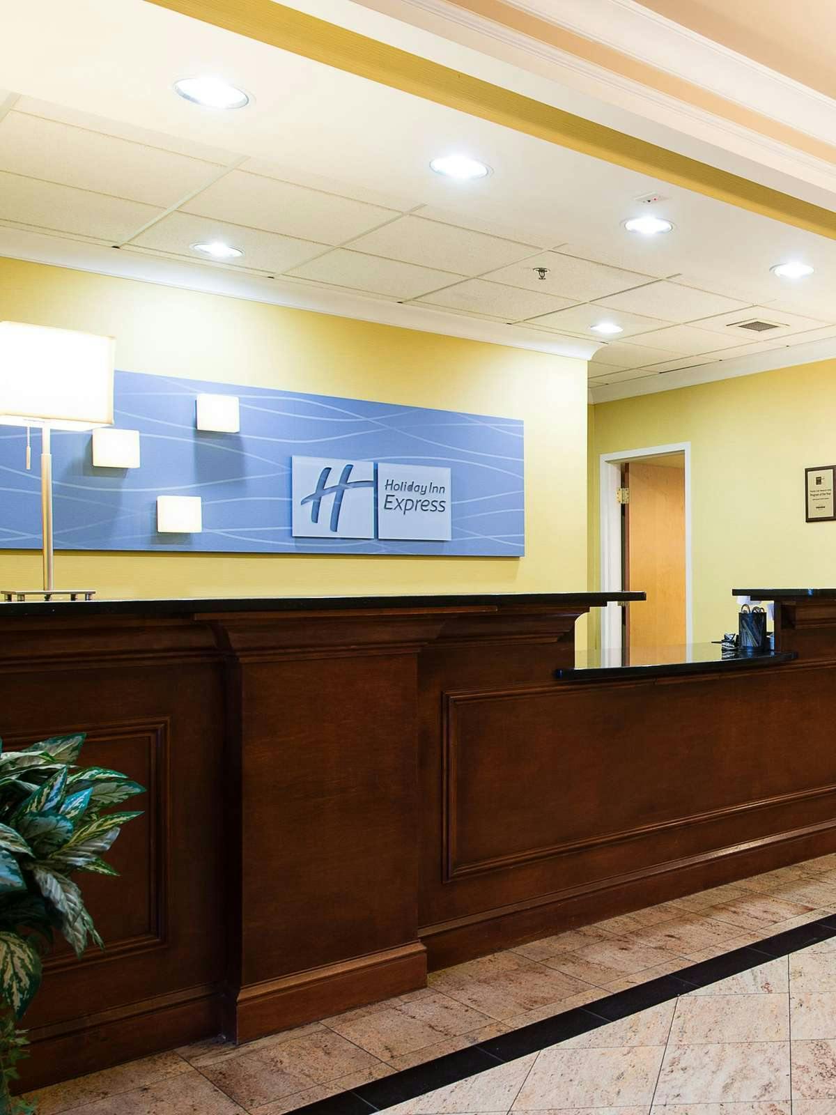 Hotel Holiday Inn Express Hotel & Suites I 26 @Harbison Blvd photo 4