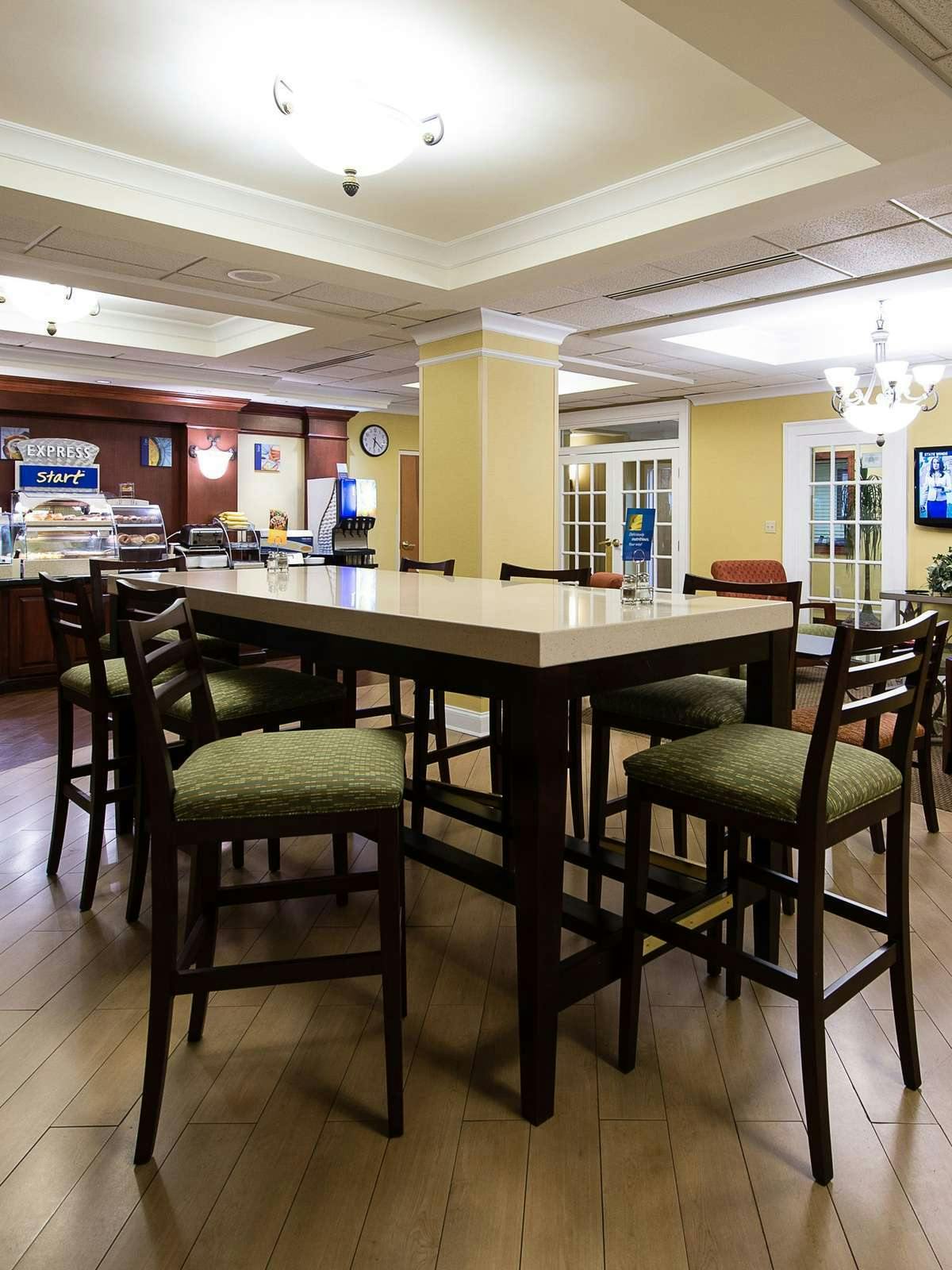 Hotel Holiday Inn Express Hotel & Suites I 26 @Harbison Blvd photo 5