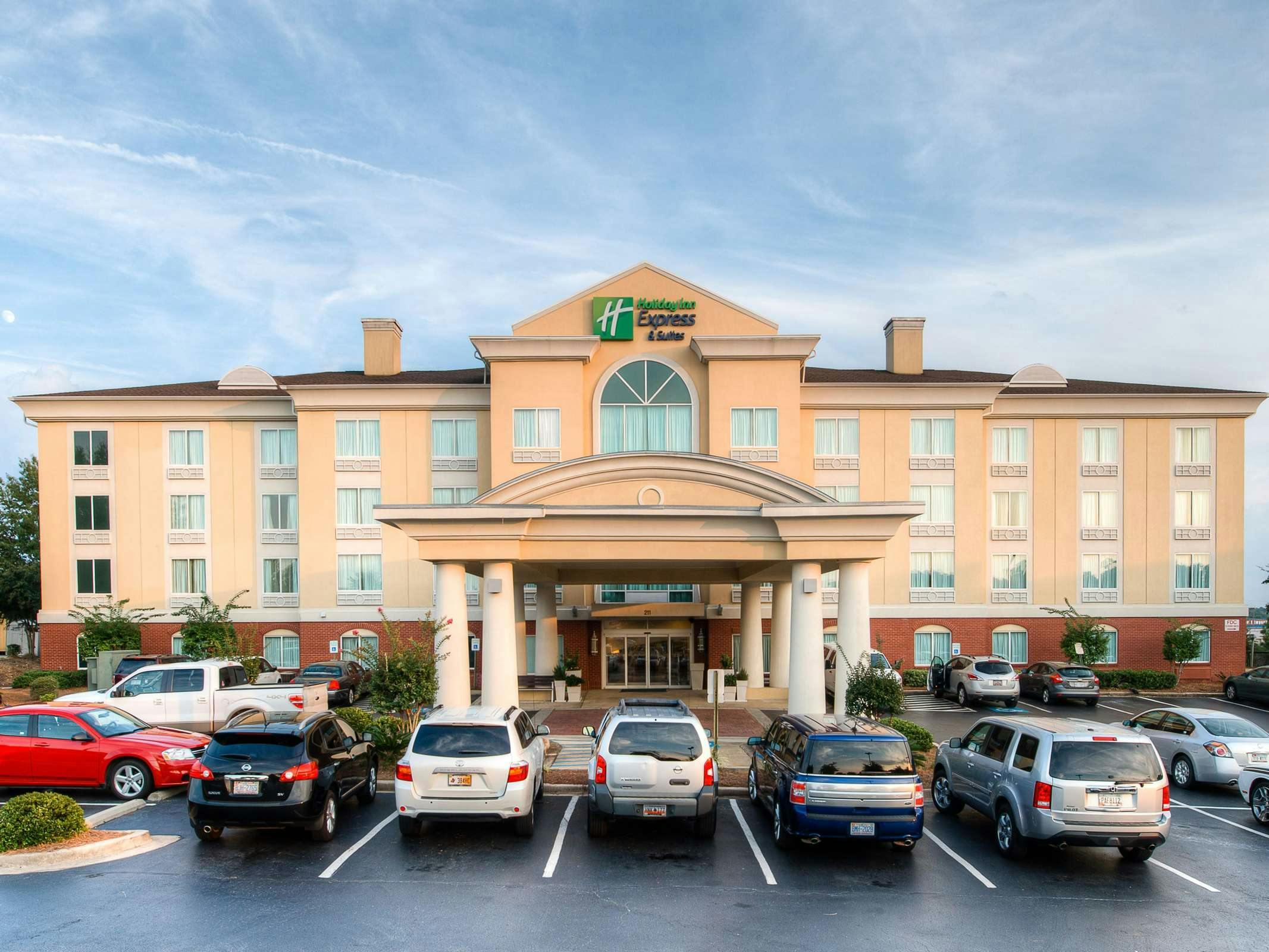 Holiday Inn Express Hotel & Suites I 26 @Harbison Blvd