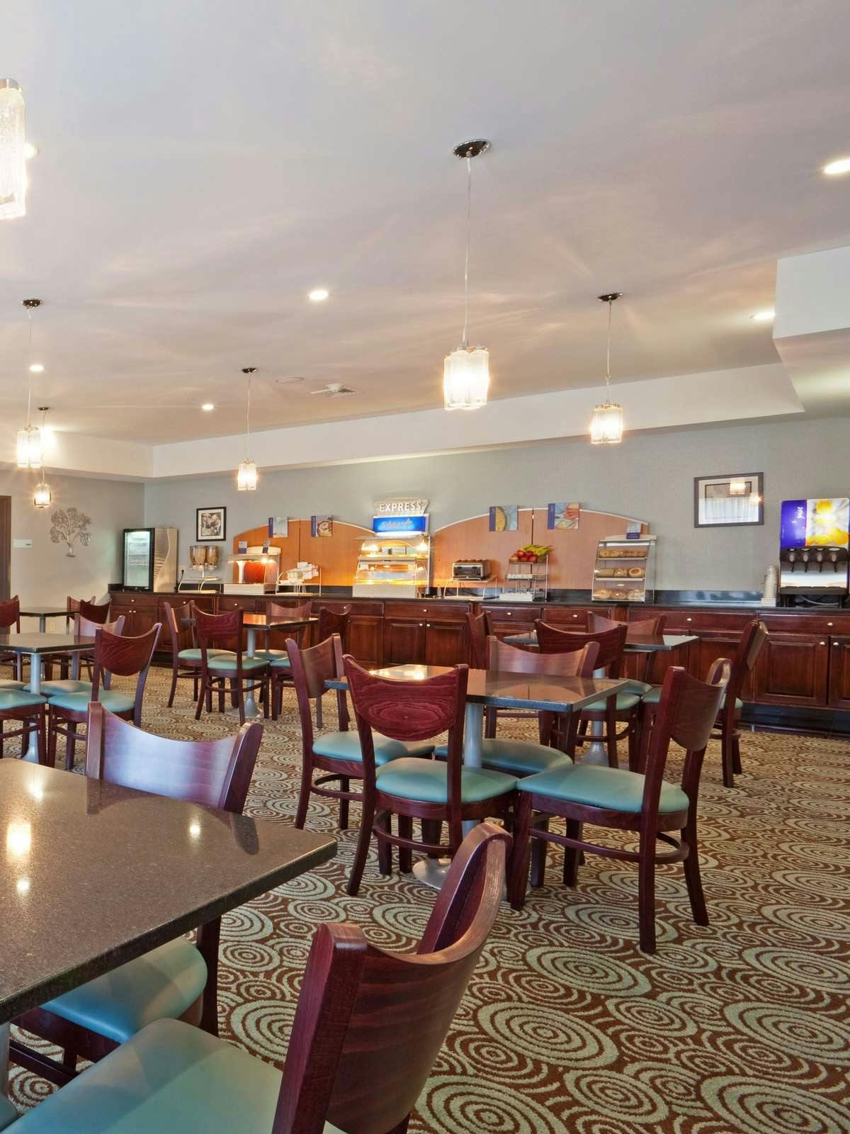 Hotel Holiday Inn Express Hotel & Suites Meriden photo 5