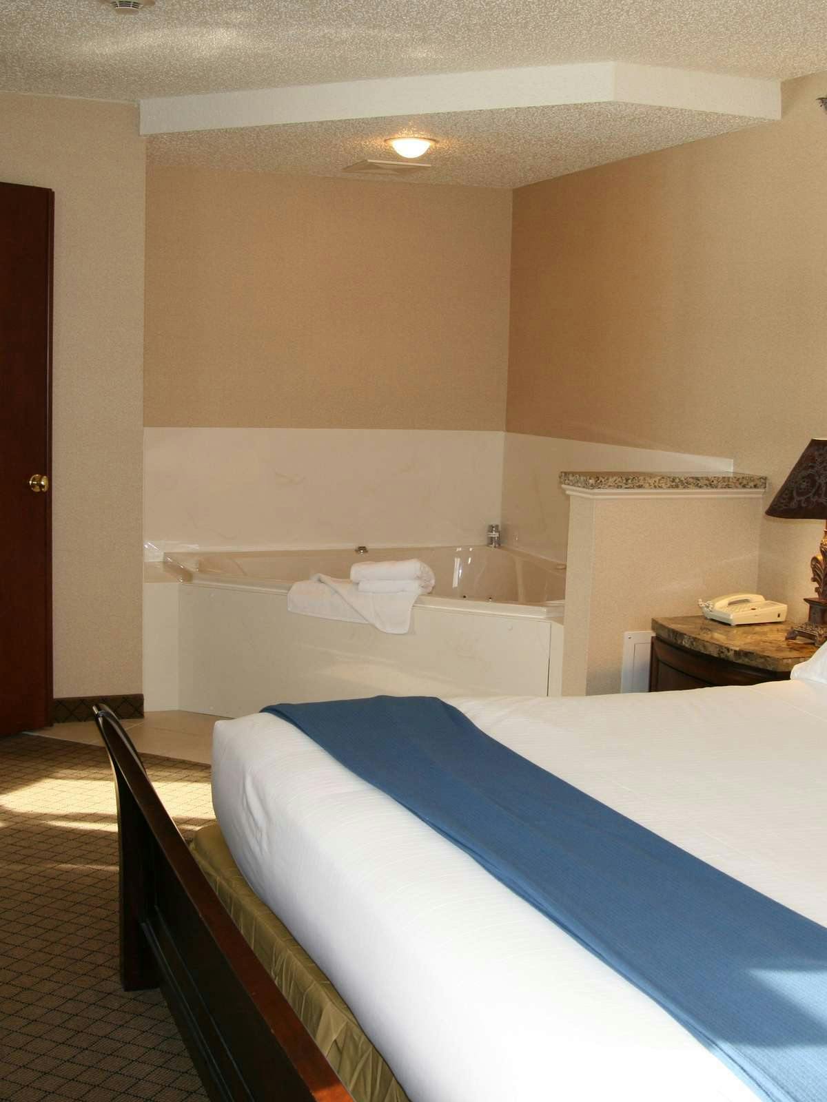 Hotel Holiday Inn Express Grove City photo 2