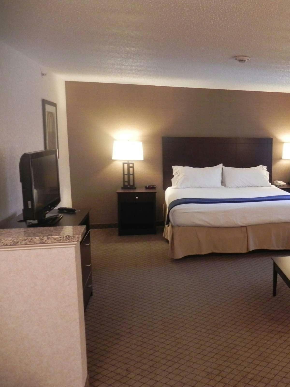 Hotel Holiday Inn Express Grove City photo 3