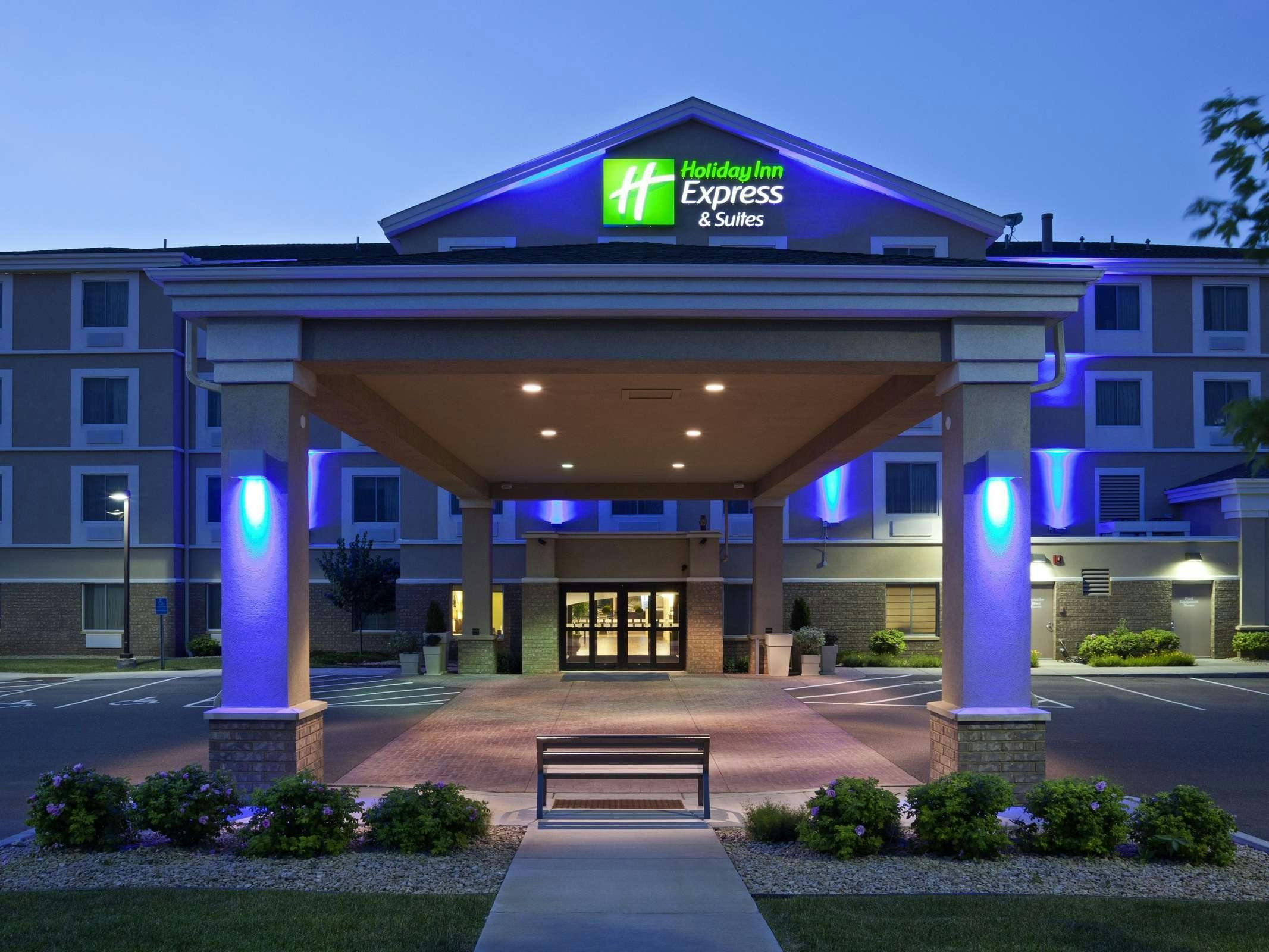 Holiday Inn Express Hotel & Suites Rogers
