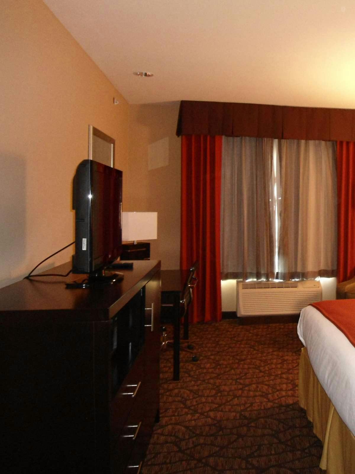 Hotel Holiday Inn Express Hotel & Suites Alpine Southeast photo 3