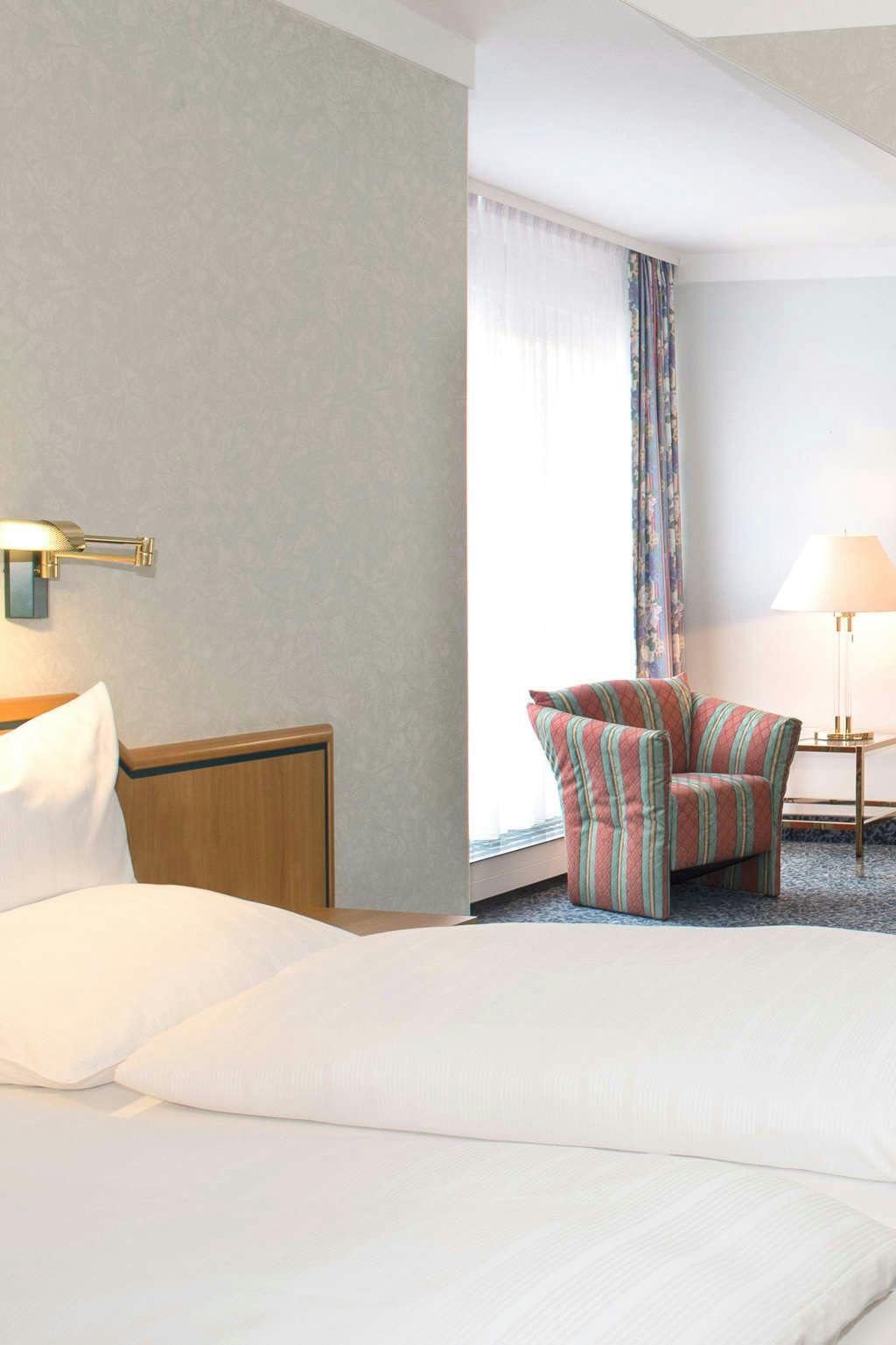 Hotel Victor's Residenz-Hotel Teistungen photo 1