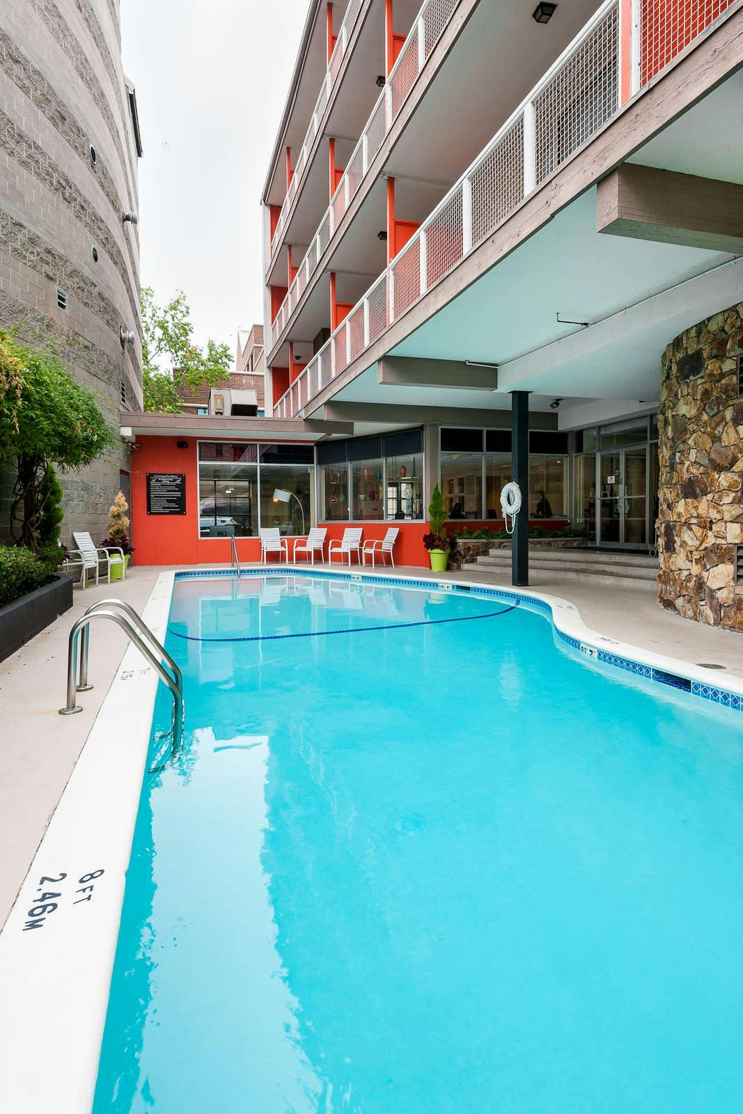 Hotel Staypineapple at University Inn photo 3