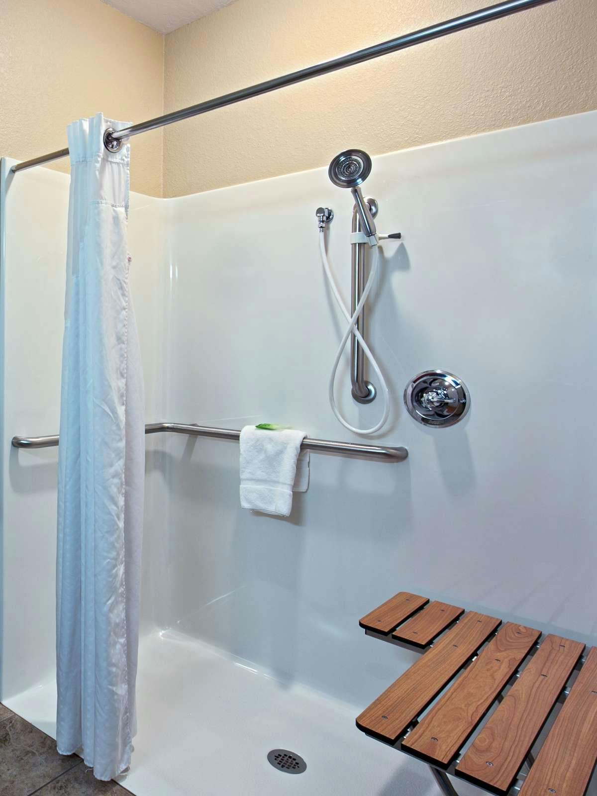 Hotel Holiday Inn Express Hotel & Suites Green Bay East photo 2