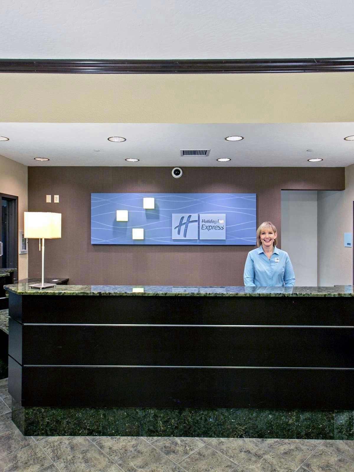 Hotel Holiday Inn Express Hotel & Suites Green Bay East photo 5