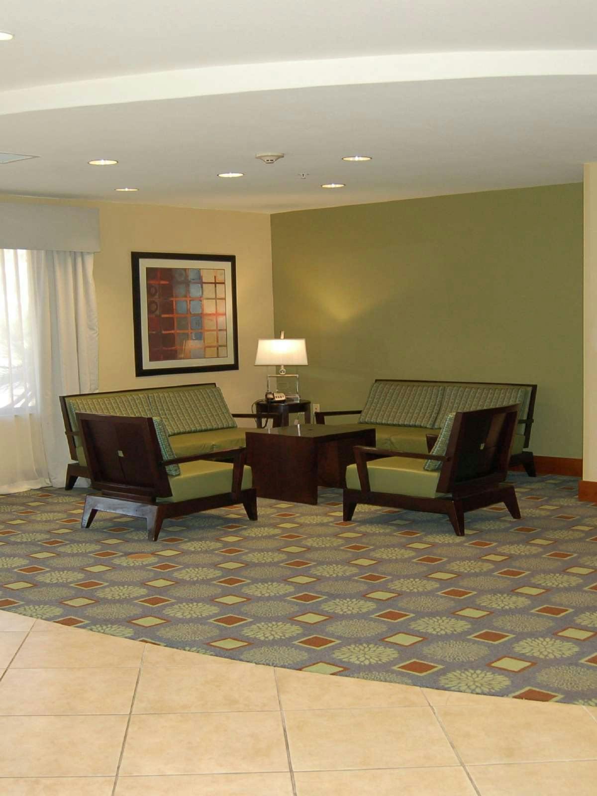 Hotel Holiday Inn Express Hotel & Suites Surprise photo 4