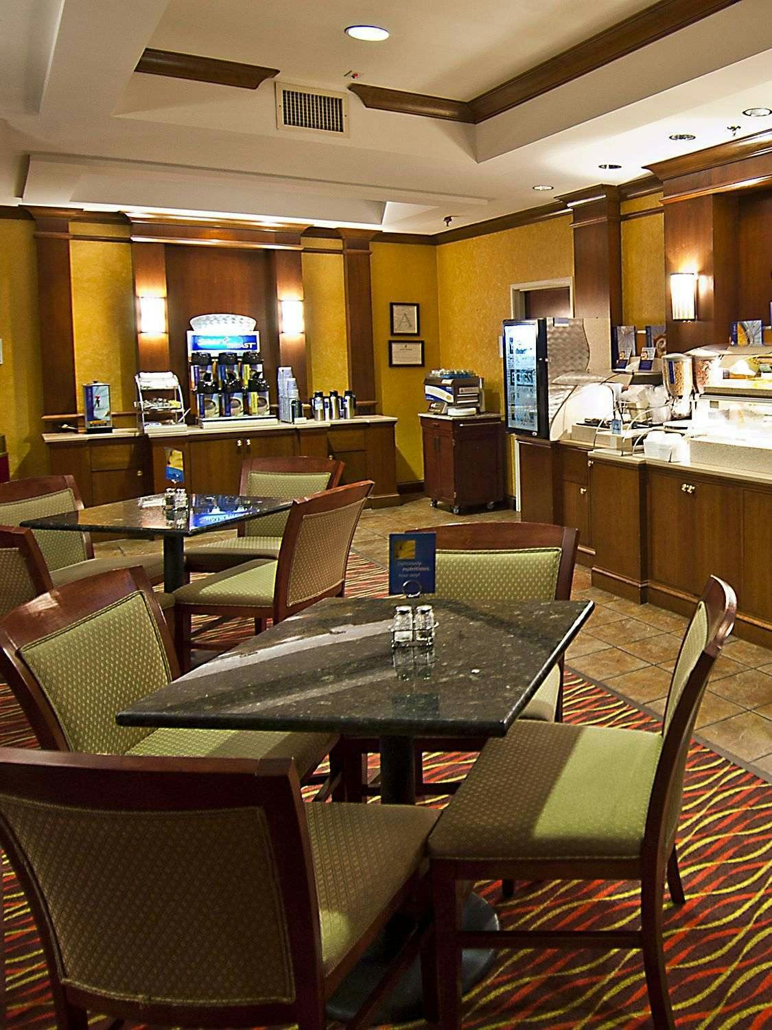 Hotel Holiday Inn Express Hotel & Suites Tupelo photo 5