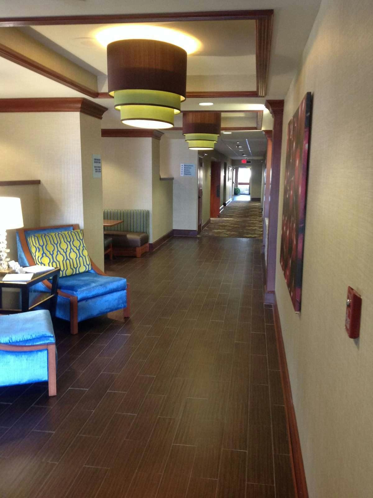 Hotel Holiday Inn Express Hotel & Suites University Center photo 4