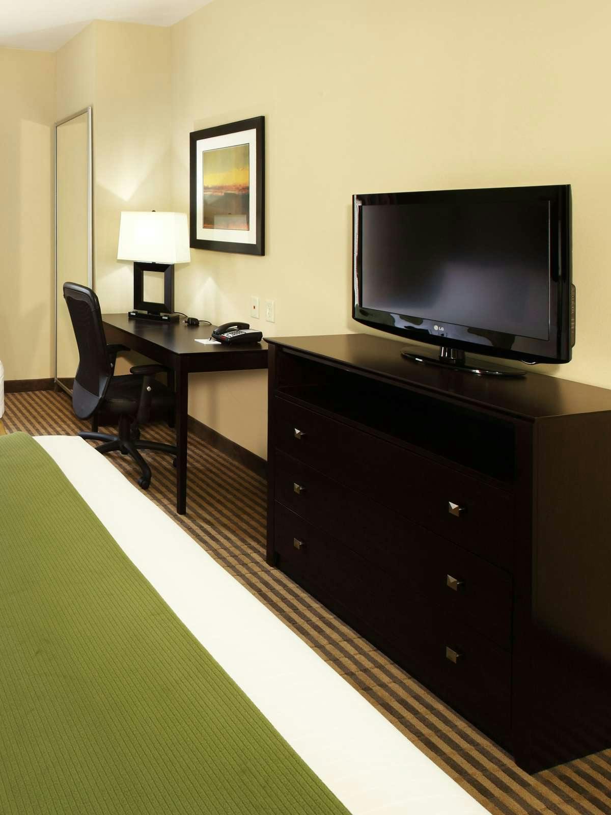 Hotel Holiday Inn Express Hotel & Suites Maumelle photo 2