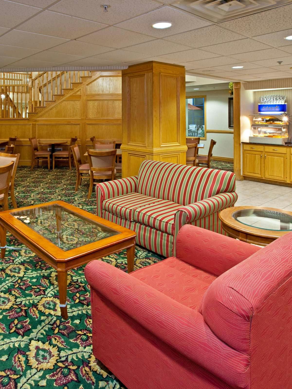 Hotel Holiday Inn Express Hotel & Suites Scottsburg photo 3