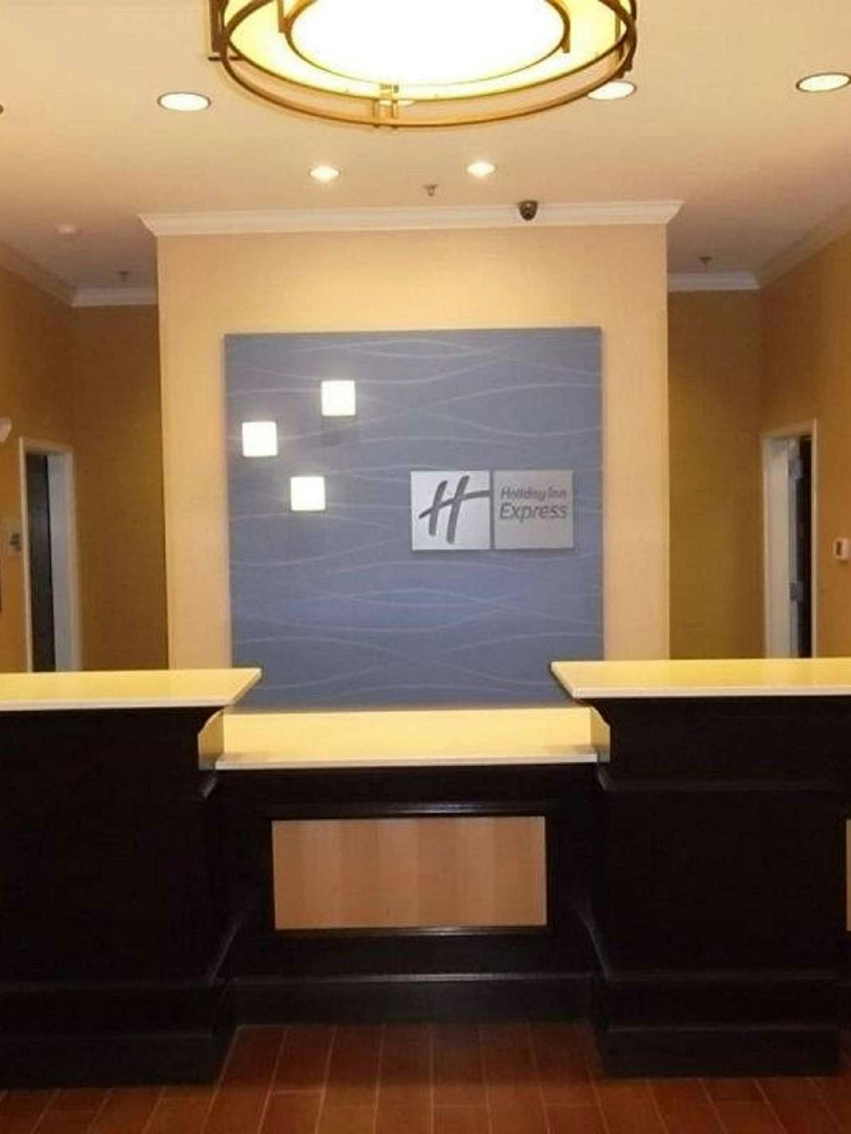 Hotel Holiday Inn Express Hotel & Suites Smithfield Selma photo 4