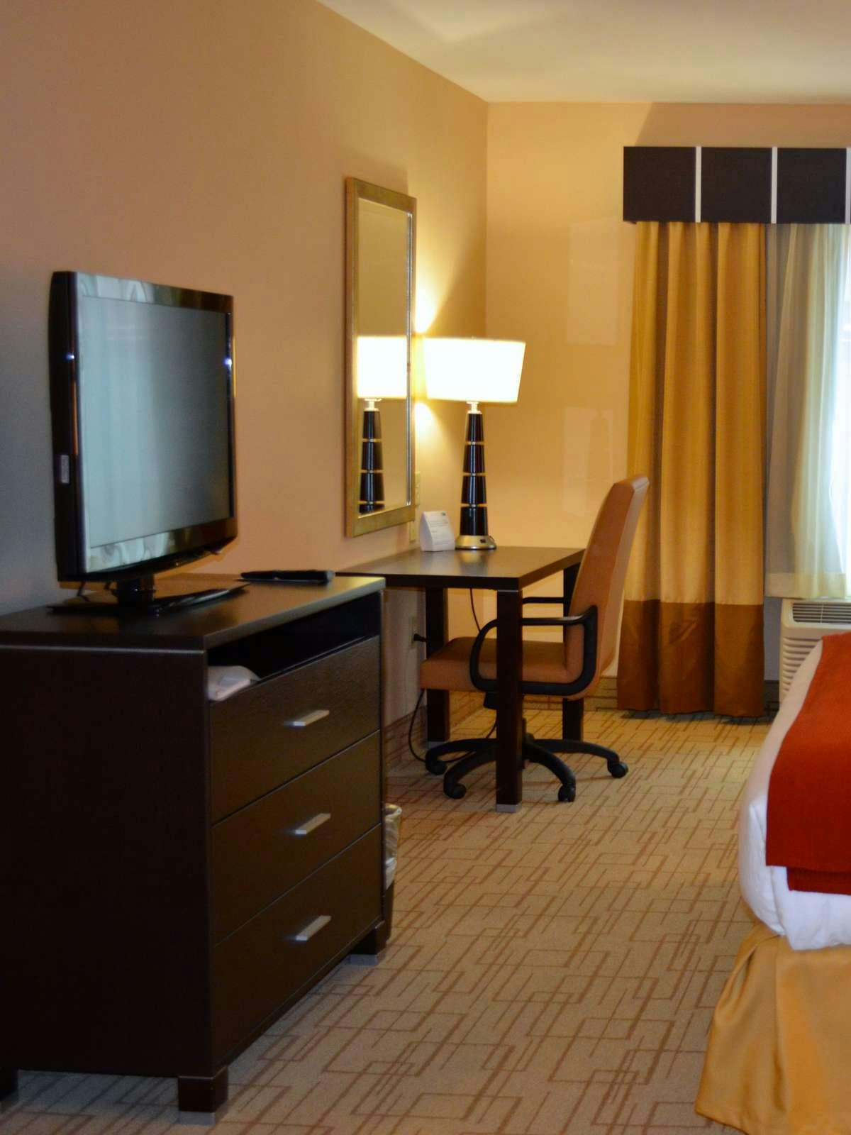 Hotel Holiday Inn Express Hotel & Suites Smithfield Selma photo 2