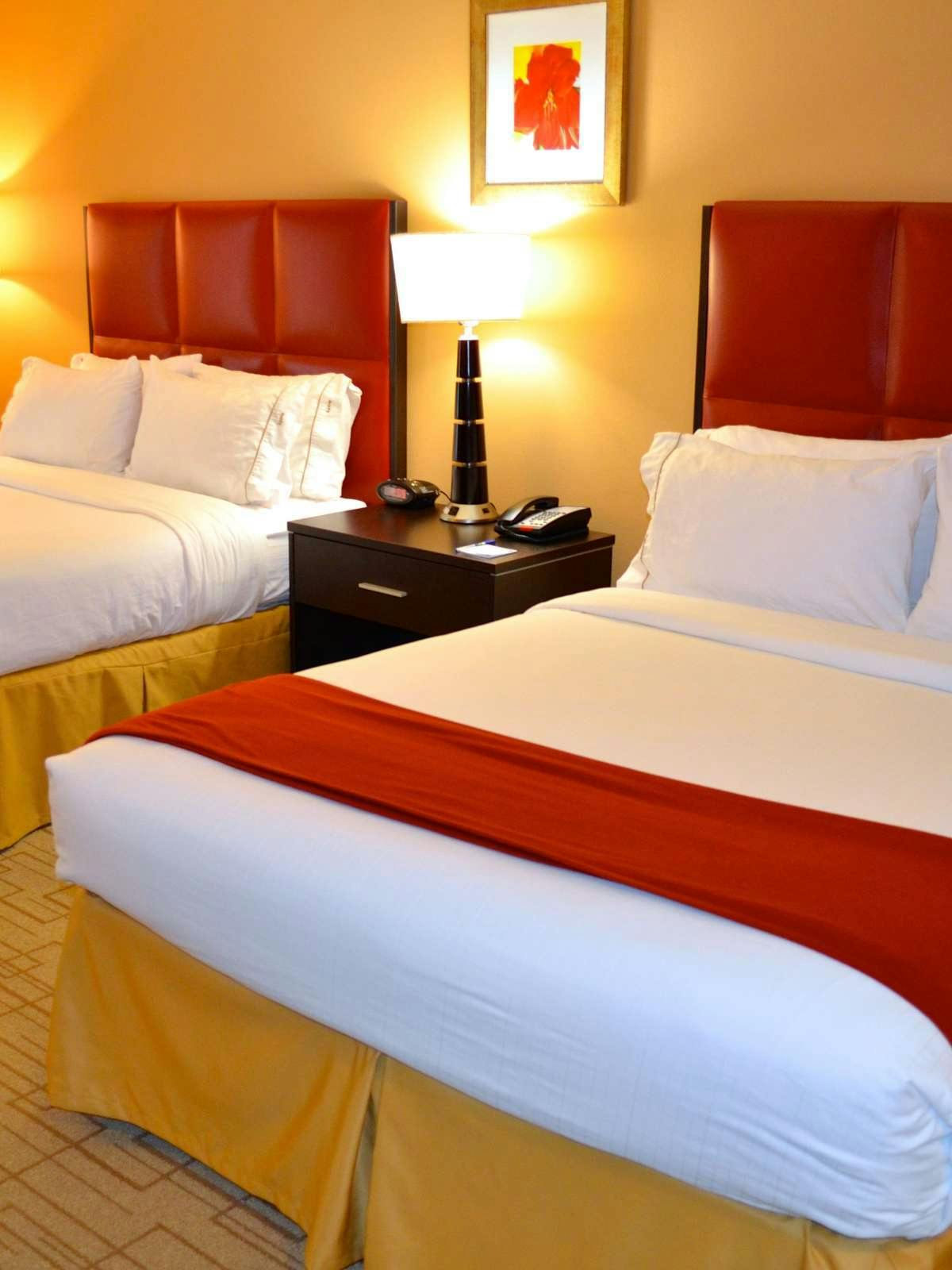 Hotel Holiday Inn Express Hotel & Suites Smithfield Selma photo 1