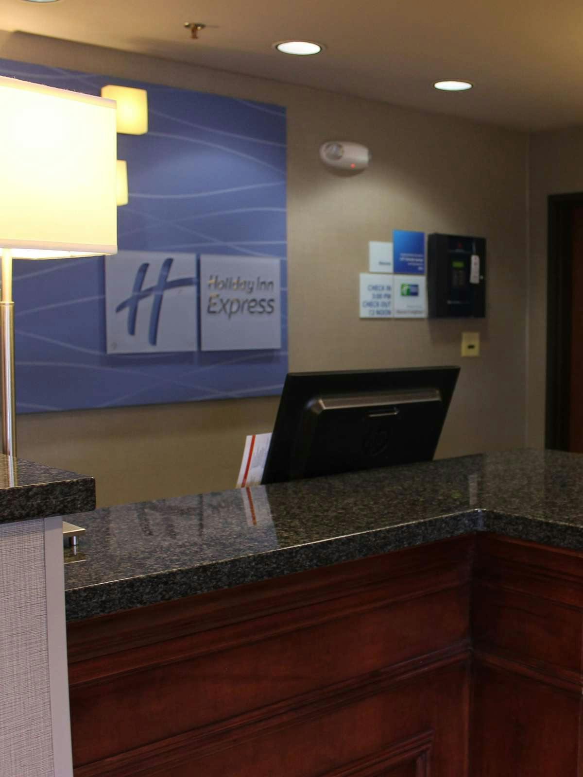 Hotel Holiday Inn Express Colorado Springs Airport photo 4