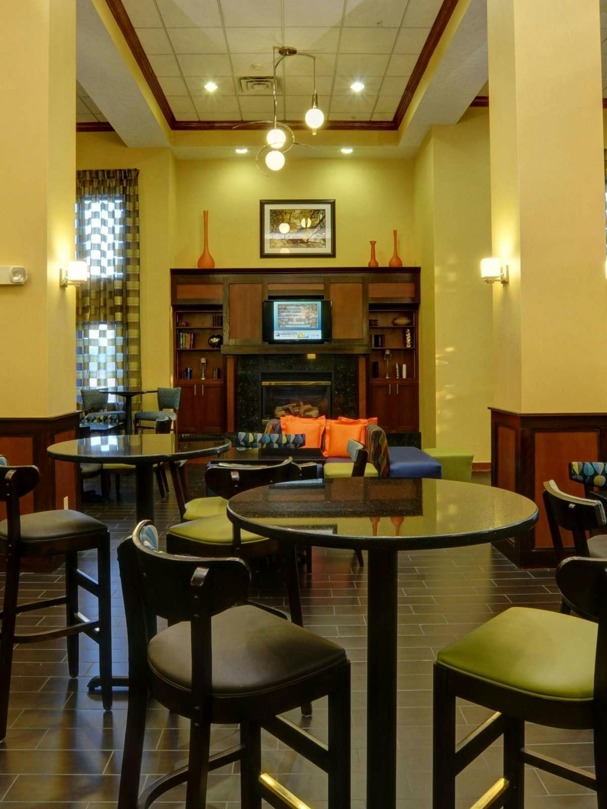 Hotel Holiday Inn Express Hotel & Suites Midwest City photo 4