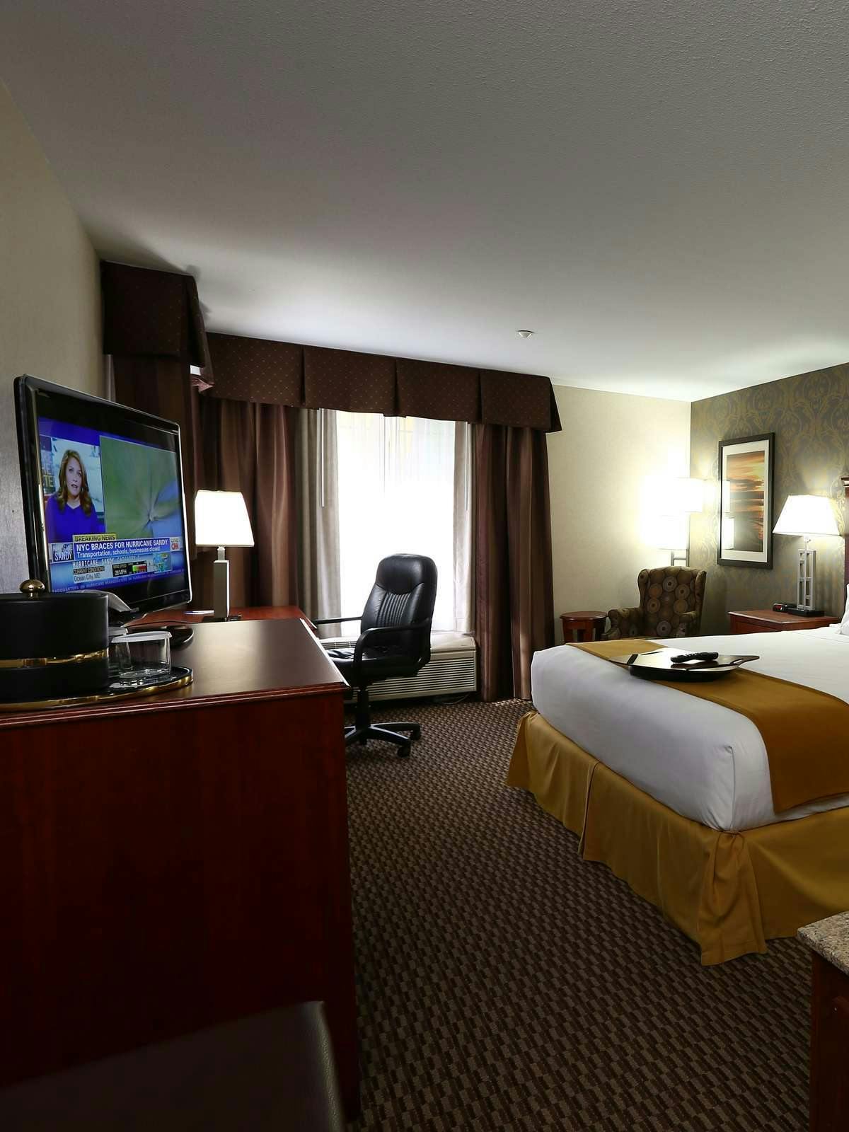 Hotel Holiday Inn Express Holland photo 2