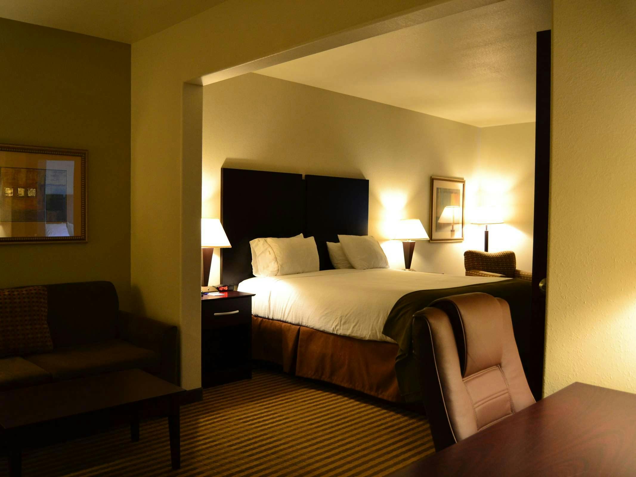 Holiday Inn Express Hotel & Suites Heber Springs