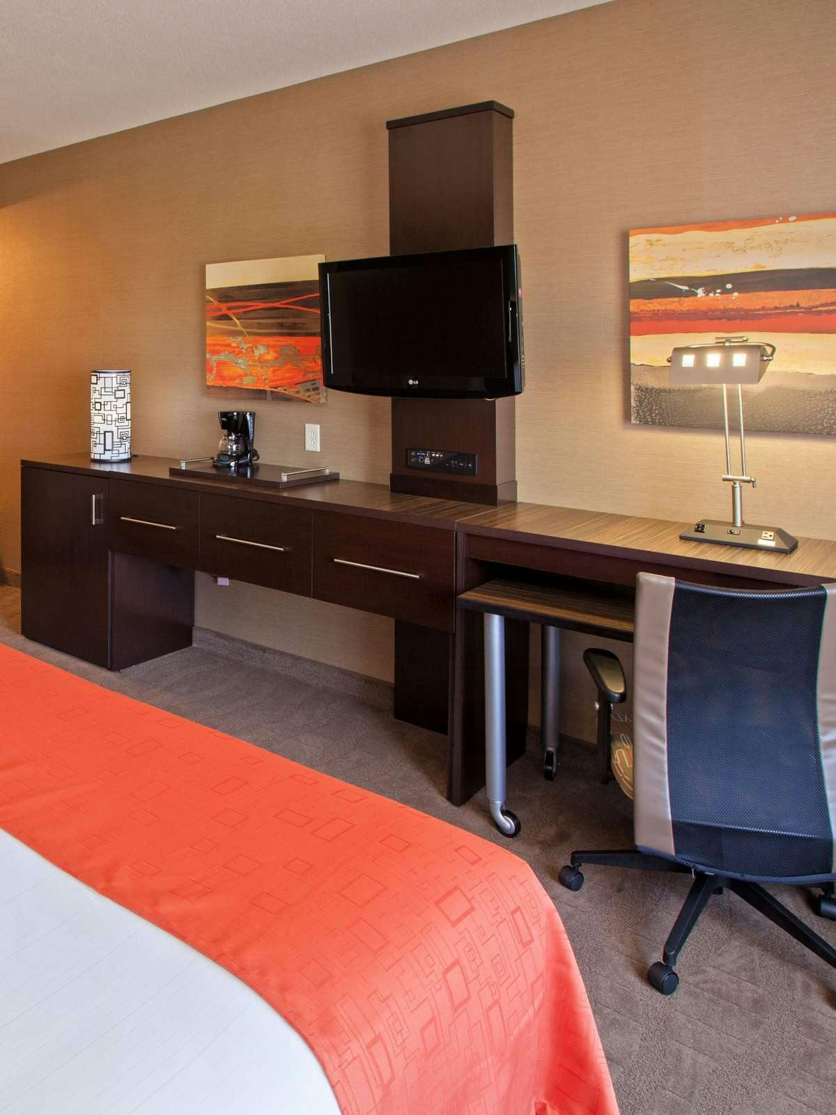 Hotel Holiday Inn Express Hotel & Suites Edinburgh photo 2