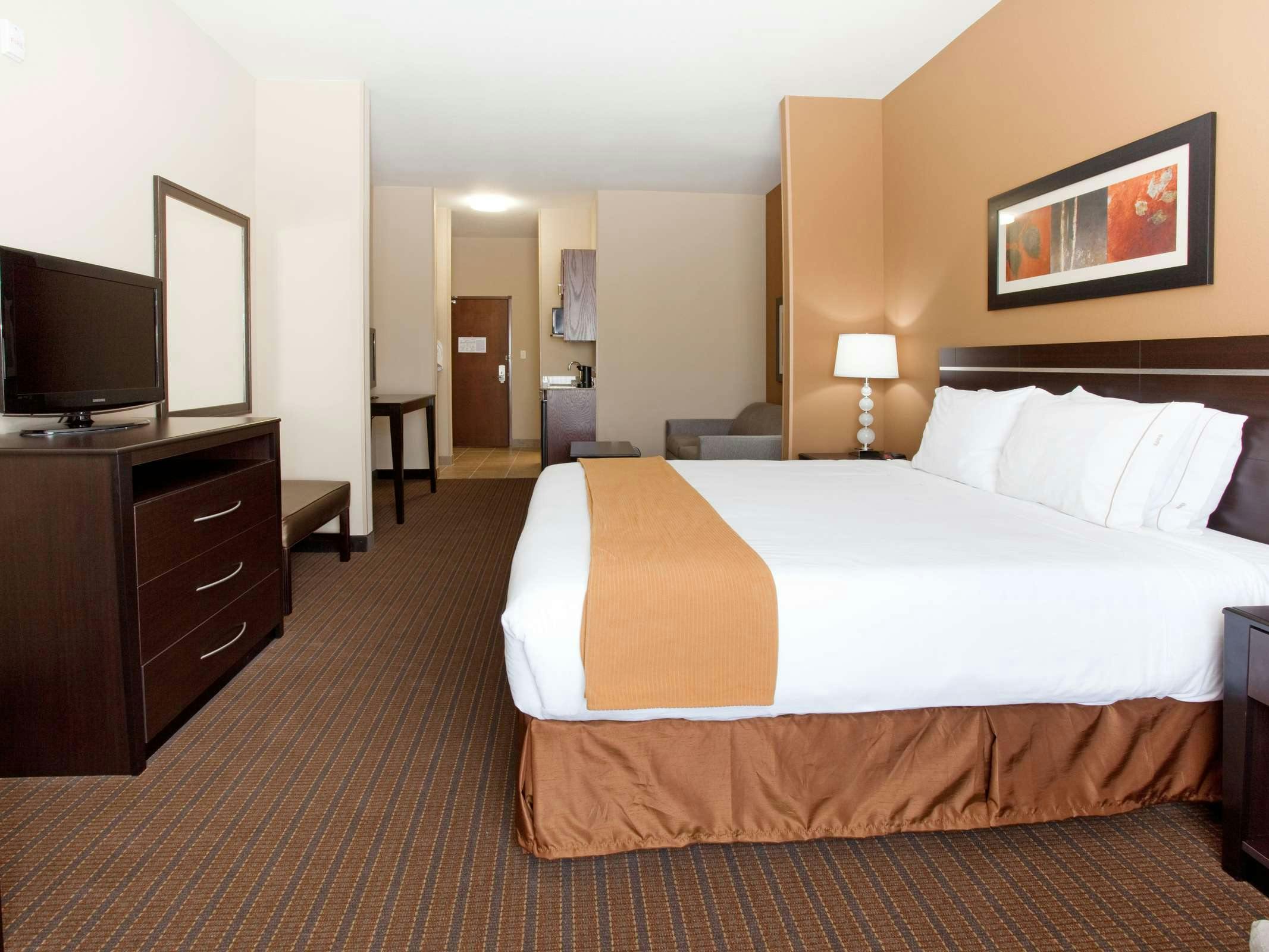 Holiday Inn Express Hotel & Suites Lamar
