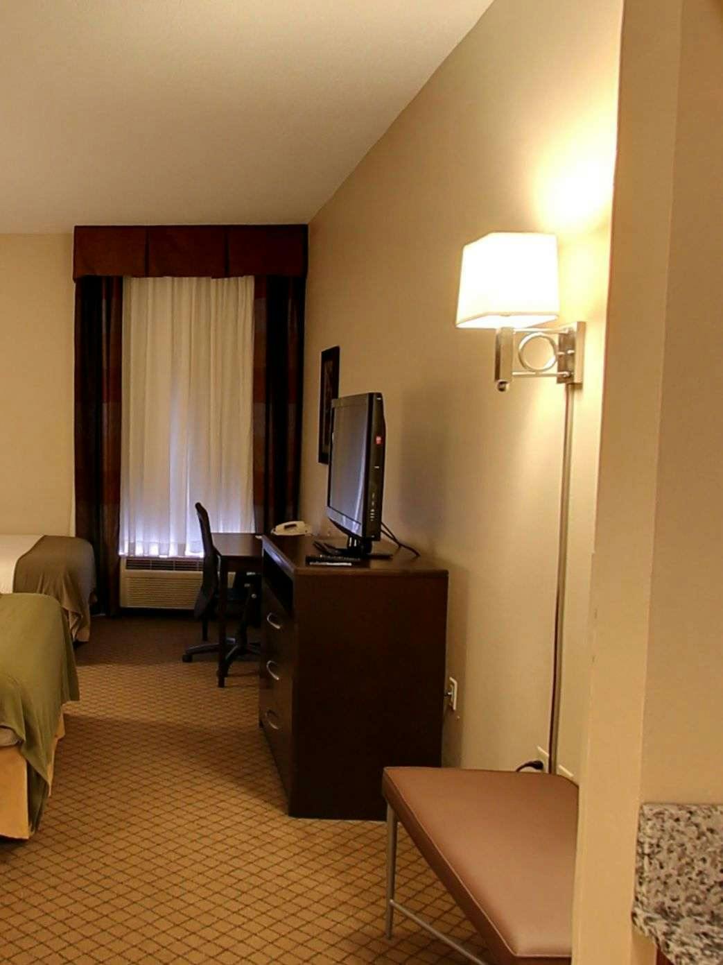 Hotel Holiday Inn Express Hotel & Suites Blythewood photo 2