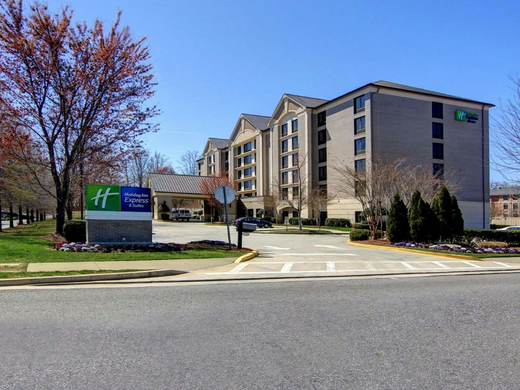 Holiday Inn Express Hotel & Suites Alpharetta