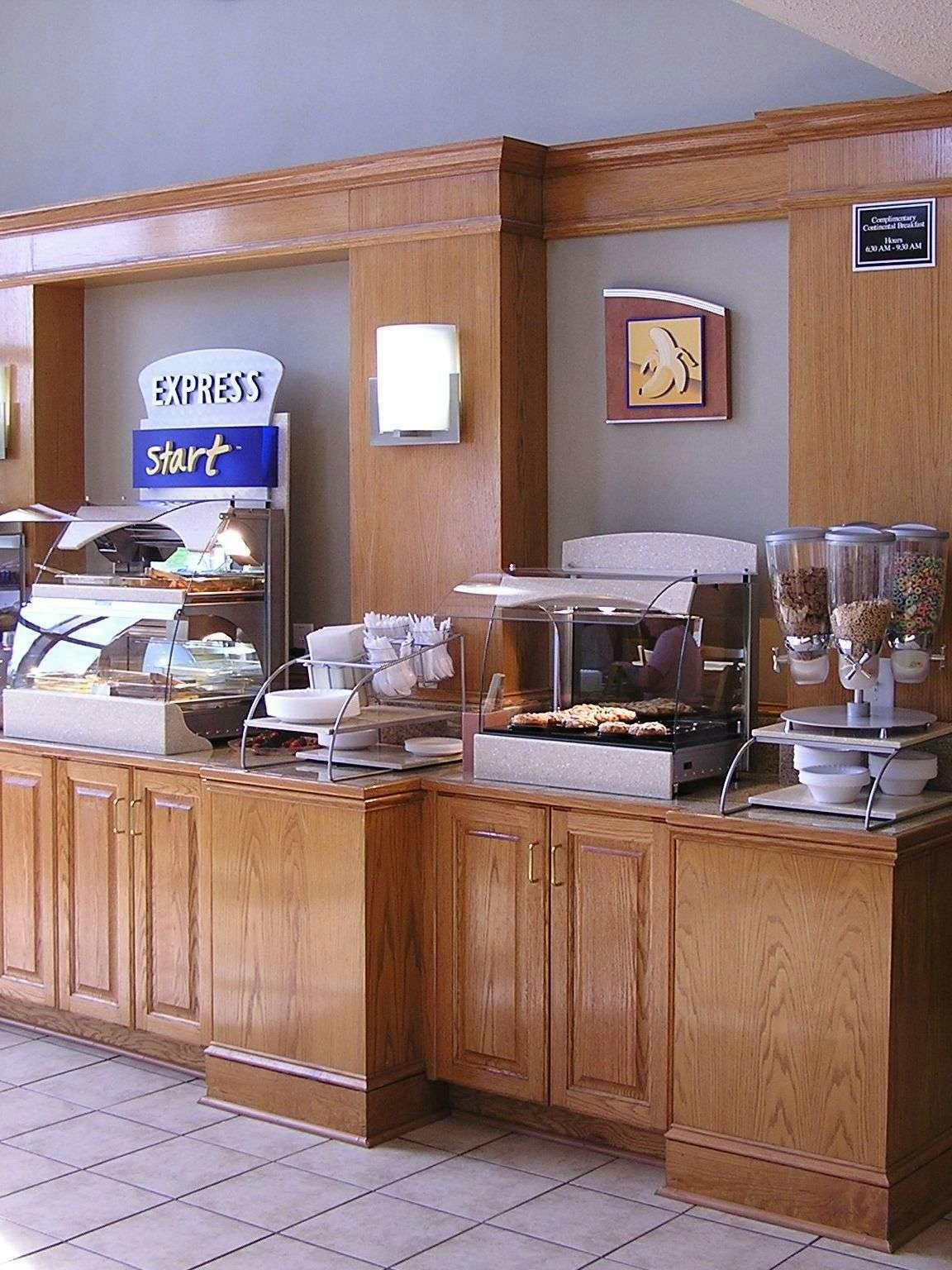 Hotel Holiday Inn Express Hotel & Suites Raleigh North Wake Forest photo 3