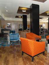 Hotel Holiday Inn Express Hotel & Suites Maize photo 4
