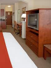 Hotel Holiday Inn Express Hotel & Suites Decatur photo 2