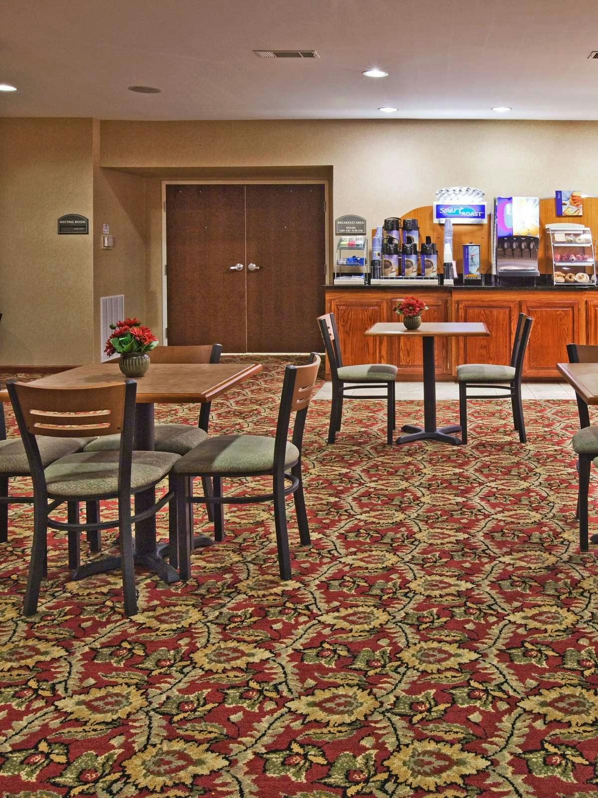 Hotel Holiday Inn Express Hotel & Suites Lonoke photo 2