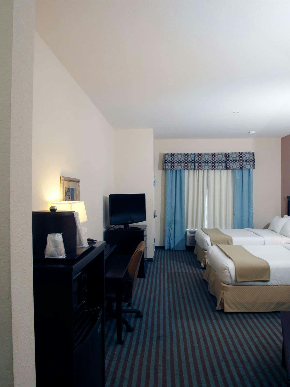 Hotel Holiday Inn Express Leland photo 3