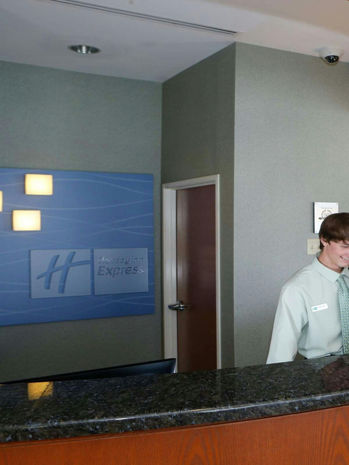 Hotel Holiday Inn Express Leland photo 5