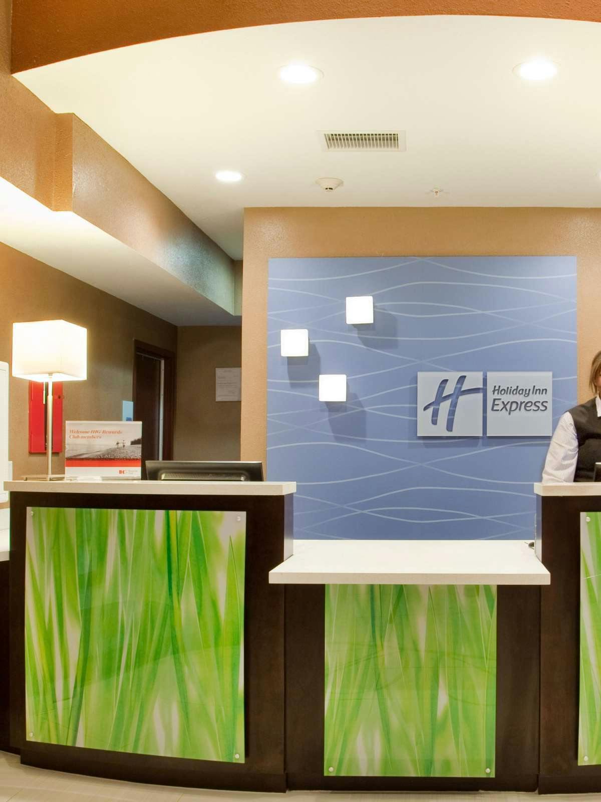 Hotel Holiday Inn Express Hotel & Suites St Louis Airport photo 5